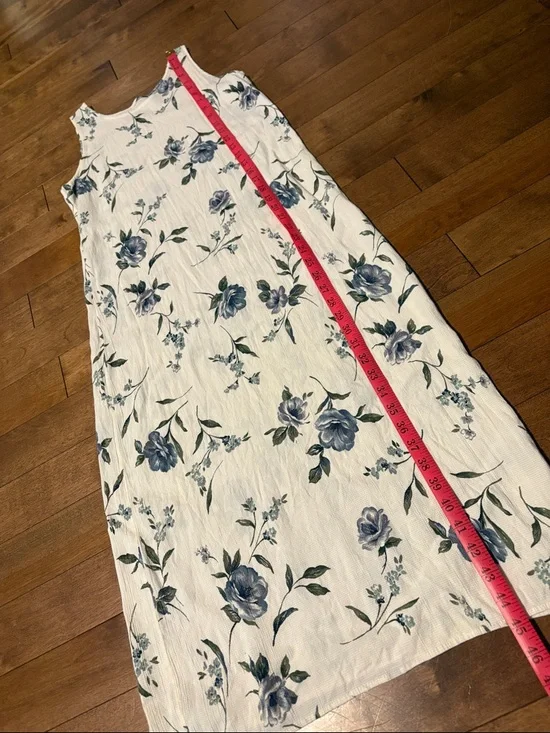 Vintage Sleeveless White Floral Midi Dress with Blue Rose Print - Picture 5 of 5